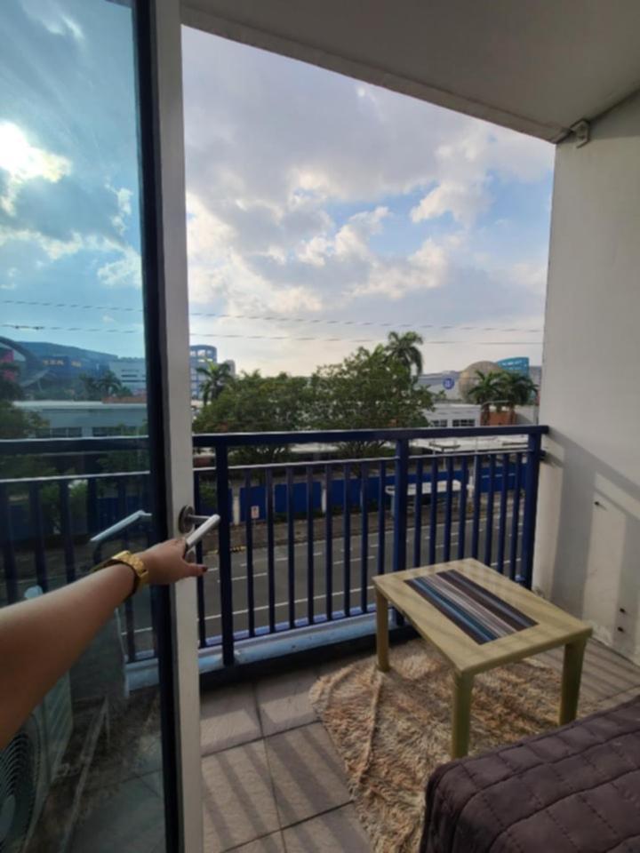 Glenda Place Aurum At Sea Residences Near Moa Пасай Екстериор снимка